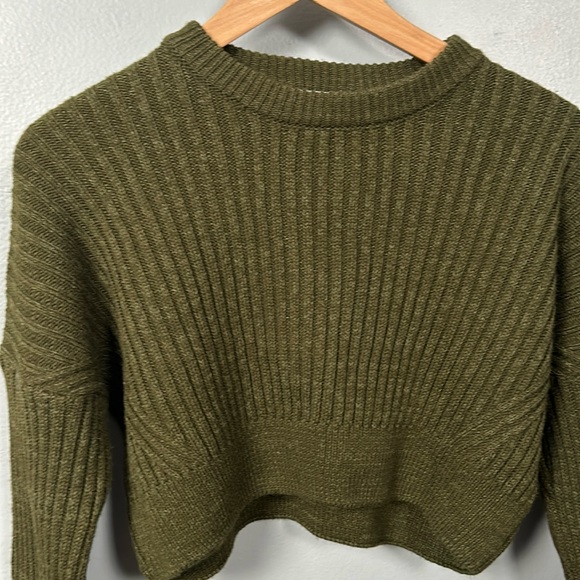 URBAN OUTFITTERS Green Cribbed Cropped Sweater Sz XP TP - Picture 2 of 15